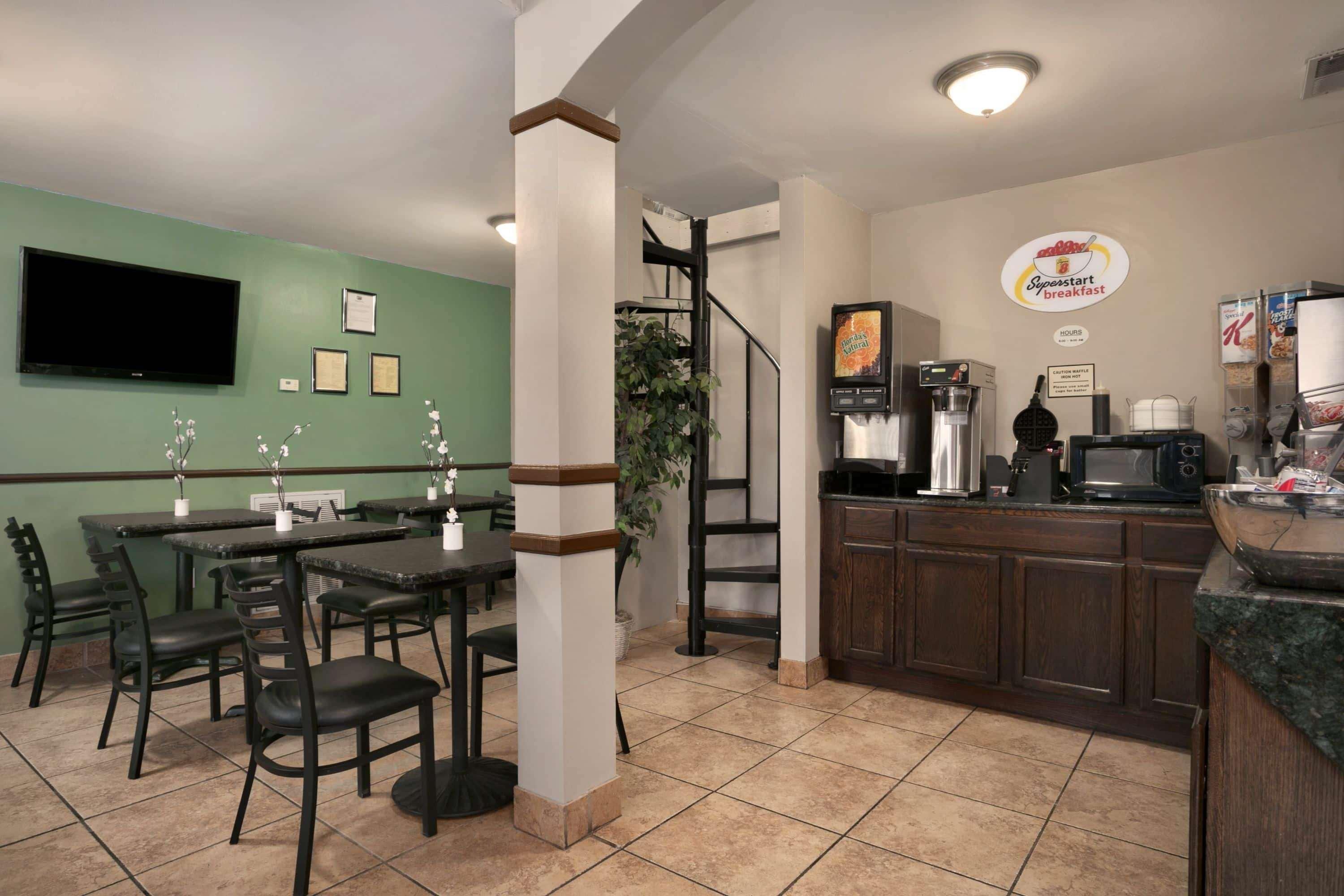 Super 8 By Wyndham Motel 3*