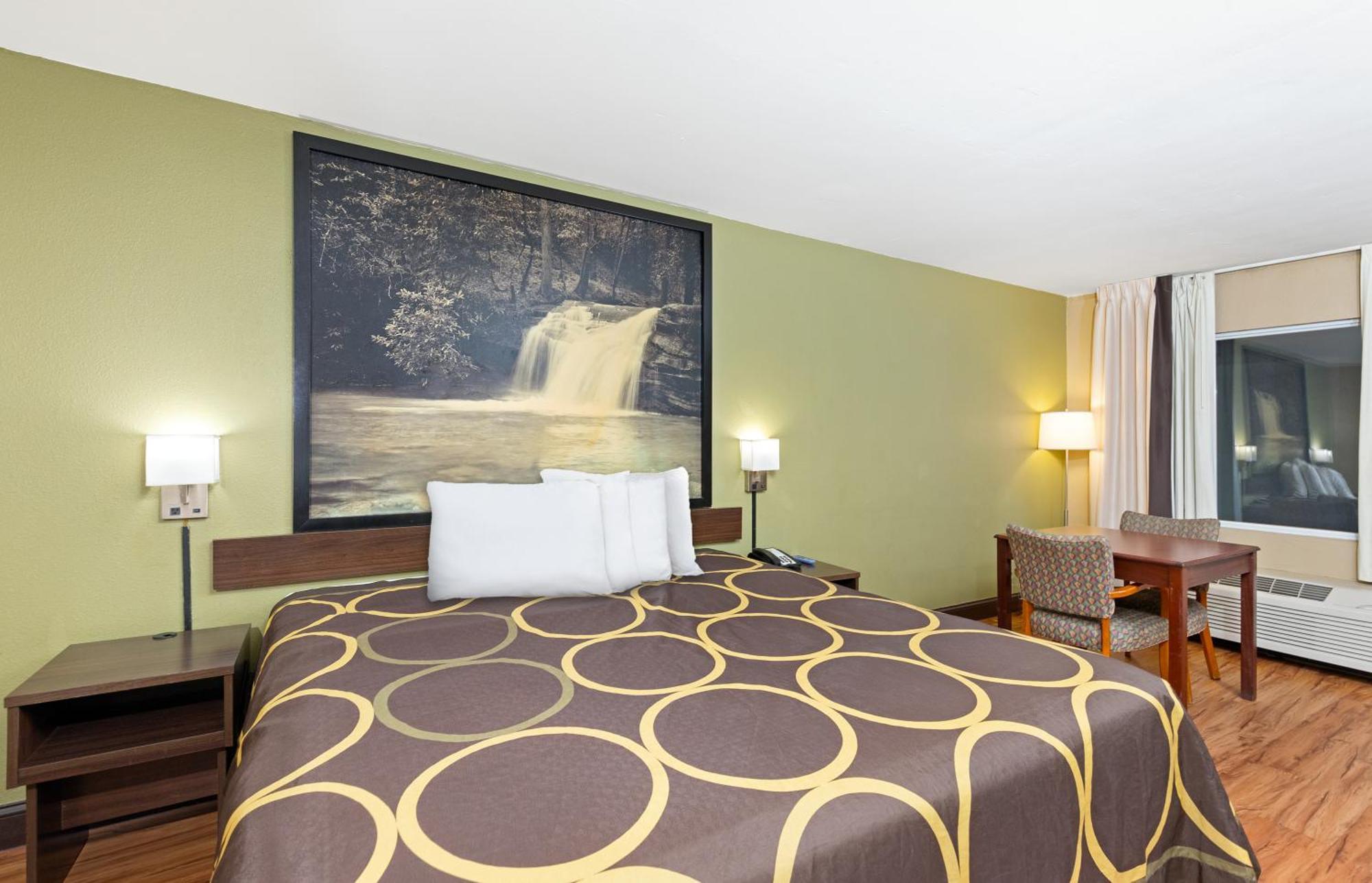 Super 8 By Wyndham Motel