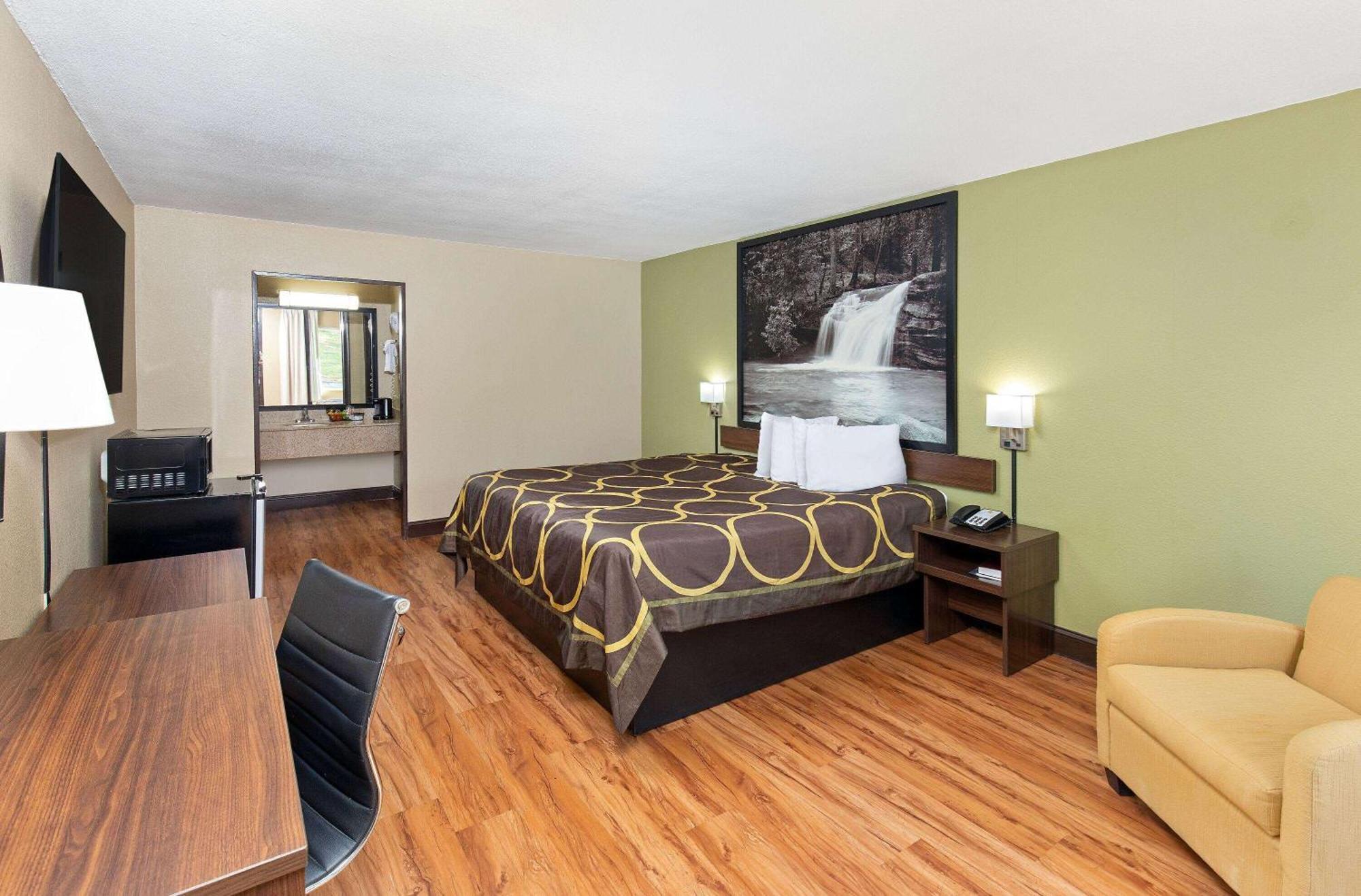 Super 8 By Wyndham Motel